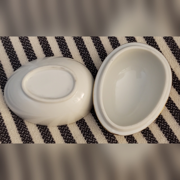 VINTAGE Handpainted Porcelain 'Thinking of You' Egg Keepsake Trinket Box - Picture 7 of 7